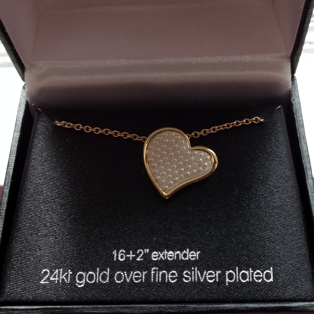 Heart Shape Necklace Fashion Jewelry  New in Box